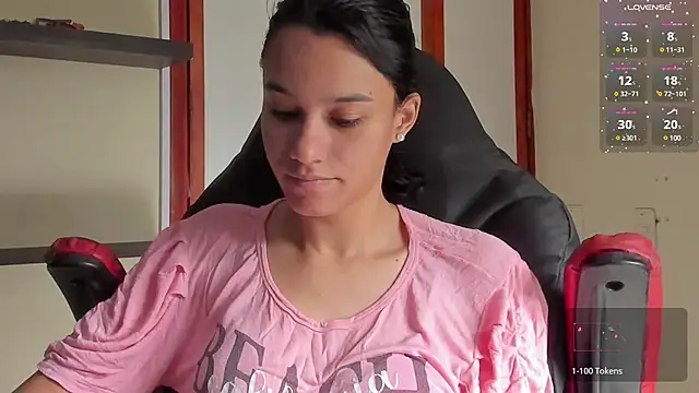 Snapshot of SamanthaWatson chatting on December 25, 2024, 2:02 pm SamanthaWatson online show from December 25, 2024, 2:02 pm