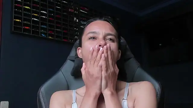 Snapshot of SamanthaWatson chatting on March 17, 2025, 5:27 pm SamanthaWatson online show from March 17, 2025, 5:27 pm