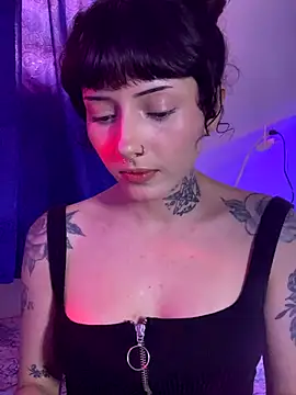 Snapshot of LiliJones_ chatting on October 7, 2025, 5:32 pm LiliJones  online show from October 7, 2025, 5:32 pm