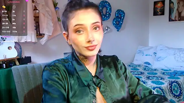 LiliJones  online show from May 6, 2026, 10:26 pm