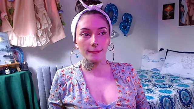 LiliJones  online show from May 8, 2026, 8:25 pm