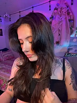 LiliJones  online show from June 12, 2026, 12:20 am