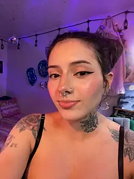 LiliJones  online show from June 16, 2026, 5:04 pm