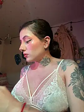 LiliJones  online show from June 19, 2026, 12:26 am