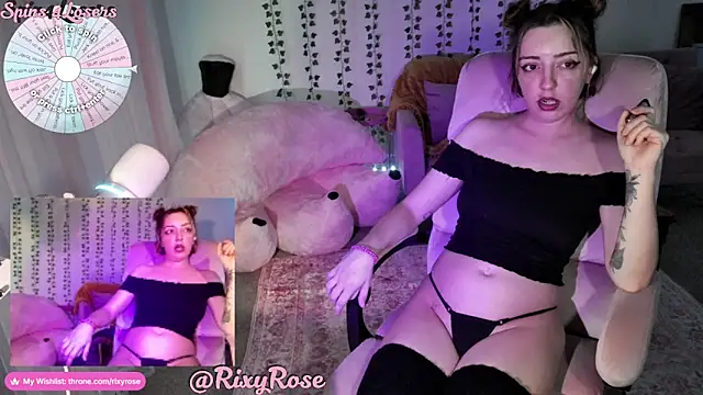 Snapshot of Trixyrose chatting on July 19, 2026, 11:36 am Trixyrose online show from July 19, 2026, 11:36 am