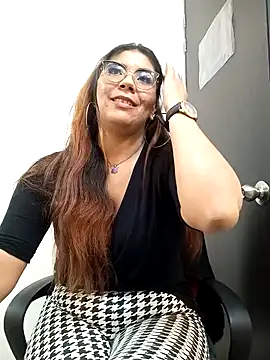 Snapshot of Luna_Dumont chatting on February 4, 2025, 3:04 pm Luna Dumont online show from February 4, 2025, 3:04 pm