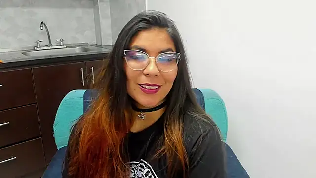 Snapshot of Luna_Dumont chatting on February 6, 2025, 2:26 pm Luna Dumont online show from February 6, 2025, 2:26 pm