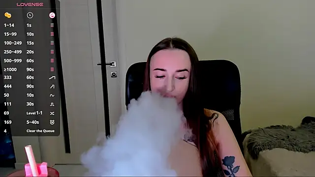 Snapshot of Kimmberr chatting on December 17, 2025, 2:06 am Kimmberr online show from December 17, 2025, 2:06 am