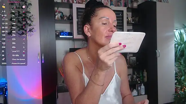 SheilaRyan online show from December 20, 2025, 4:52 am