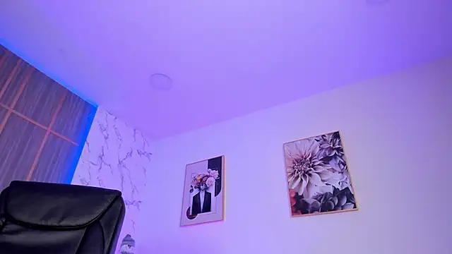 Dollar-girl online show from December 22, 2025, 3:31 pm