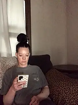 SidneyRaee online show from April 13, 2026, 3:17 pm