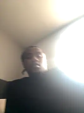 Snapshot of MandingoSlinging chatting on October 17, 2025, 6:54 pm MandingoSlinging online show from October 17, 2025, 6:54 pm