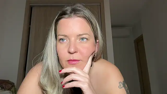 naughtyhollyxxxx online show from January 9, 2025, 4:17 pm