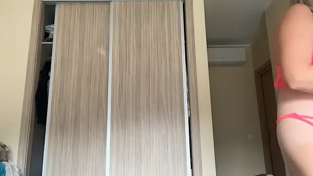 naughtyhollyxxxx online show from October 15, 2025, 3:56 pm