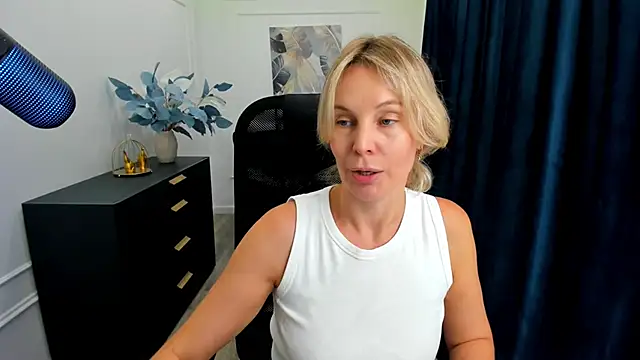 Snapshot of Sinty_Devis chatting on September 21, 2025, 11:45 am Sinty Devis online show from September 21, 2025, 11:45 am