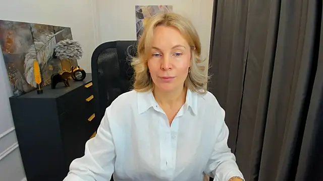 Sinty Devis online show from May 9, 2026, 4:28 am