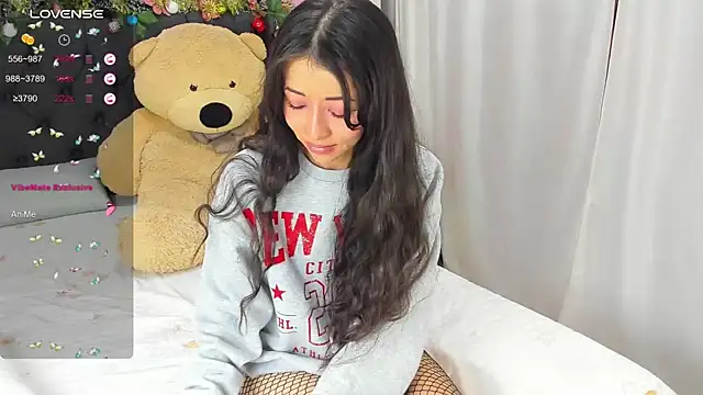SophiaLiu online show from December 14, 2024, 10:28 pm