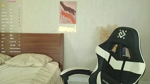 IdaValenti online show from September 30, 2025, 1:10 am