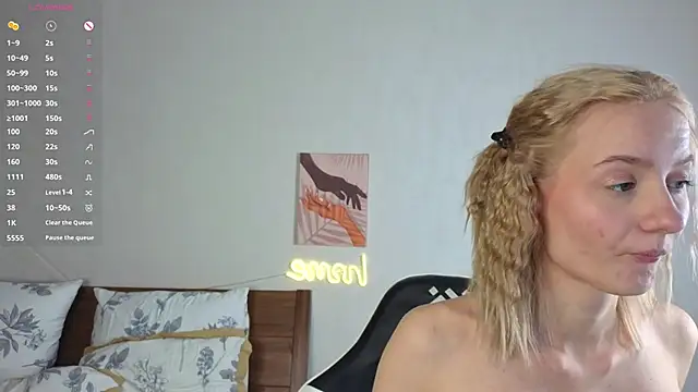 IdaValenti online show from October 24, 2025, 11:12 pm