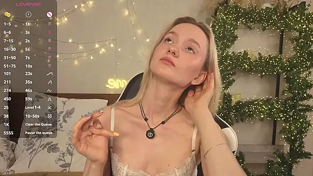 Snapshot of IdaValenti chatting on May 25, 2026, 11:11 pm IdaValenti online show from May 25, 2026, 11:11 pm