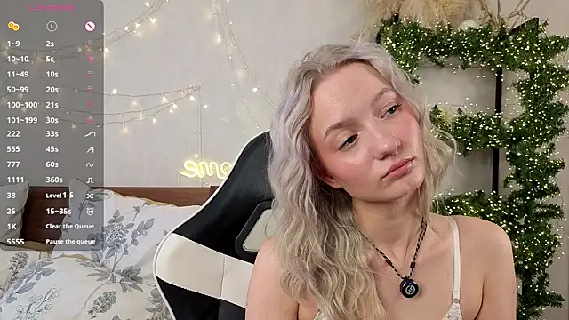 Snapshot of IdaValenti chatting on June 19, 2026, 11:08 pm IdaValenti online show from June 19, 2026, 11:08 pm