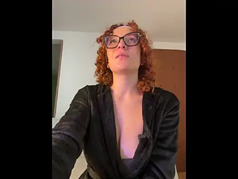 Snapshot of karen_brave chatting on October 28, 2025, 6:10 pm karen brave online show from October 28, 2025, 6:10 pm