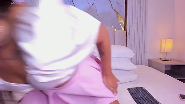 Snapshot of carolriveraa_ chatting on December 16, 2024, 8:05 pm carolriveraa online show from December 16, 2024, 8:05 pm