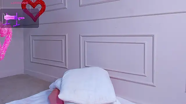 Snapshot of carolriveraa_ chatting on February 14, 2025, 8:37 pm carolriveraa online show from February 14, 2025, 8:37 pm