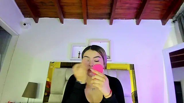 Snapshot of emmy_r chatting on March 8, 2025, 12:09 pm emmy r online show from March 8, 2025, 12:09 pm