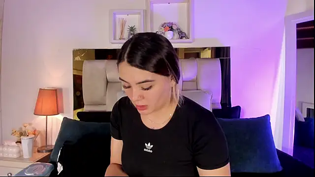 Snapshot of emmy_r chatting on April 11, 2026, 12:09 pm emmy r online show from April 11, 2026, 12:09 pm