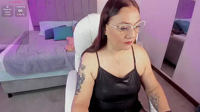 lady nylon  online show from December 27, 2024, 12:01 pm