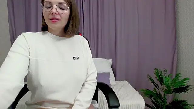 Camelia Lillie online show from January 8, 2025, 5:37 am
