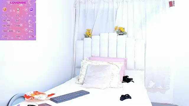 RoxannaBlanche online show from September 18, 2025, 12:07 pm