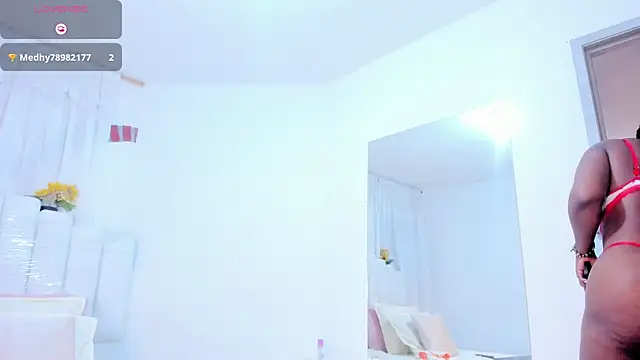 RoxannaBlanche online show from December 21, 2025, 1:29 pm