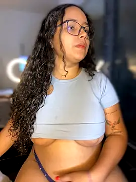 Snapshot of CurlyGirl_1 chatting on December 3, 2024, 12:06 pm CurlyGirl 1 online show from December 3, 2024, 12:06 pm