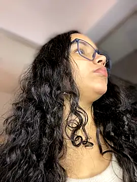 Snapshot of CurlyGirl_1 chatting on December 8, 2024, 1:14 pm CurlyGirl 1 online show from December 8, 2024, 1:14 pm