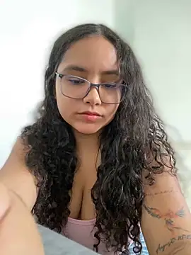 Snapshot of CurlyGirl_1 chatting on December 12, 2024, 1:17 pm CurlyGirl 1 online show from December 12, 2024, 1:17 pm