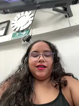 Snapshot of CurlyGirl_1 chatting on March 14, 2025, 4:19 pm CurlyGirl 1 online show from March 14, 2025, 4:19 pm