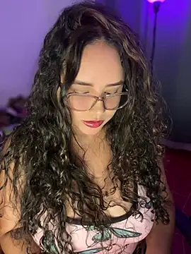 CurlyGirl 1 online show from May 8, 2026, 12:49 am