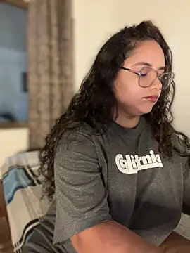 CurlyGirl 1 online show from May 11, 2026, 11:35 pm