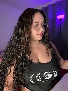 CurlyGirl 1 online show from May 18, 2026, 11:32 pm