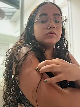CurlyGirl 1 online show from August 4, 2026, 4:53 pm