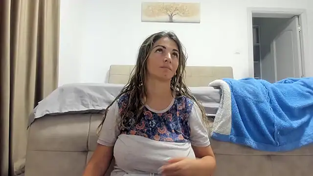 Hottalicia2 online show from August 6, 2026, 3:03 pm