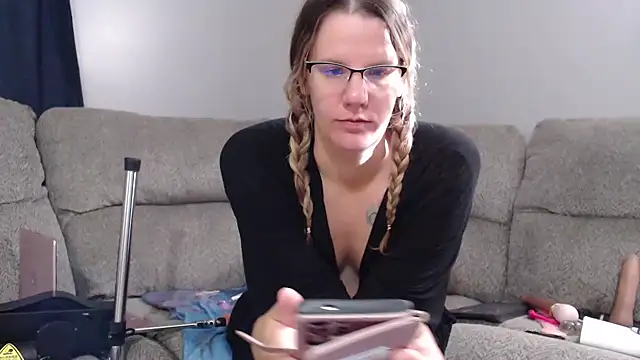 Snapshot of Sarahtineke chatting on October 14, 2025, 2:40 pm Sarahtineke online show from October 14, 2025, 2:40 pm