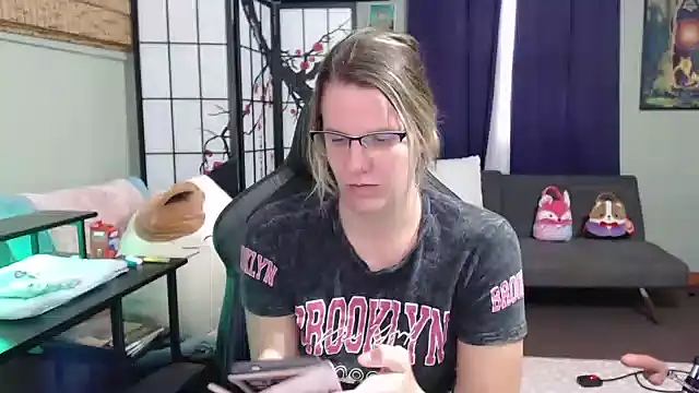 Snapshot of Sarahtineke chatting on October 22, 2025, 5:13 pm Sarahtineke online show from October 22, 2025, 5:13 pm