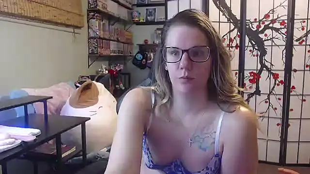 Sarahtineke online show from March 15, 2026, 3:07 pm