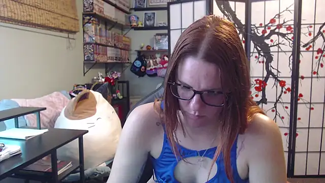 Sarahtineke online show from May 4, 2026, 2:07 am