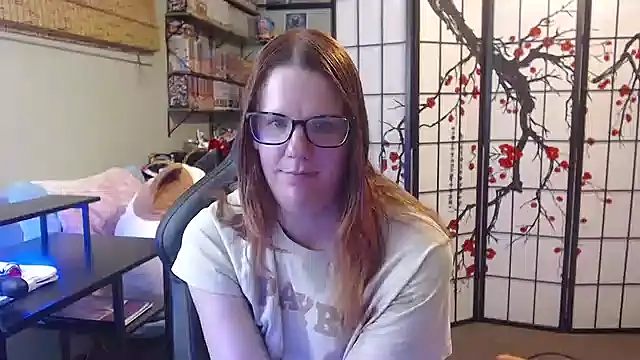 Sarahtineke online show from May 18, 2026, 4:07 am