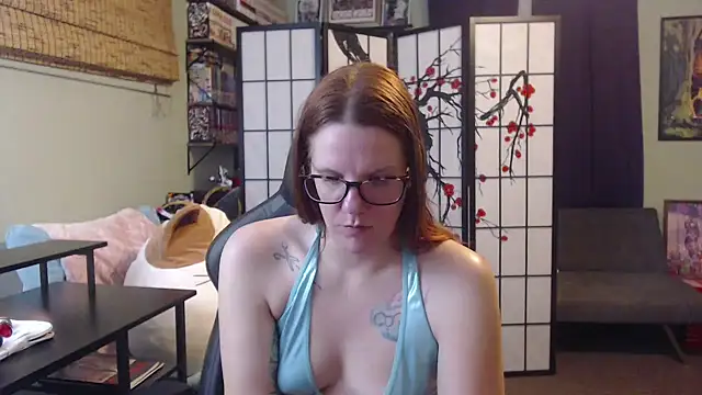 Sarahtineke online show from May 19, 2026, 3:13 am