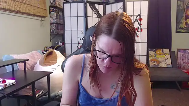 Sarahtineke online show from May 27, 2026, 3:31 pm